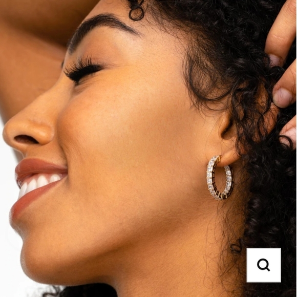 Jacklyn Roxanne Jewelry - Jacklyn Roxanne Glamour Sparkling Hoops Earrings WOW